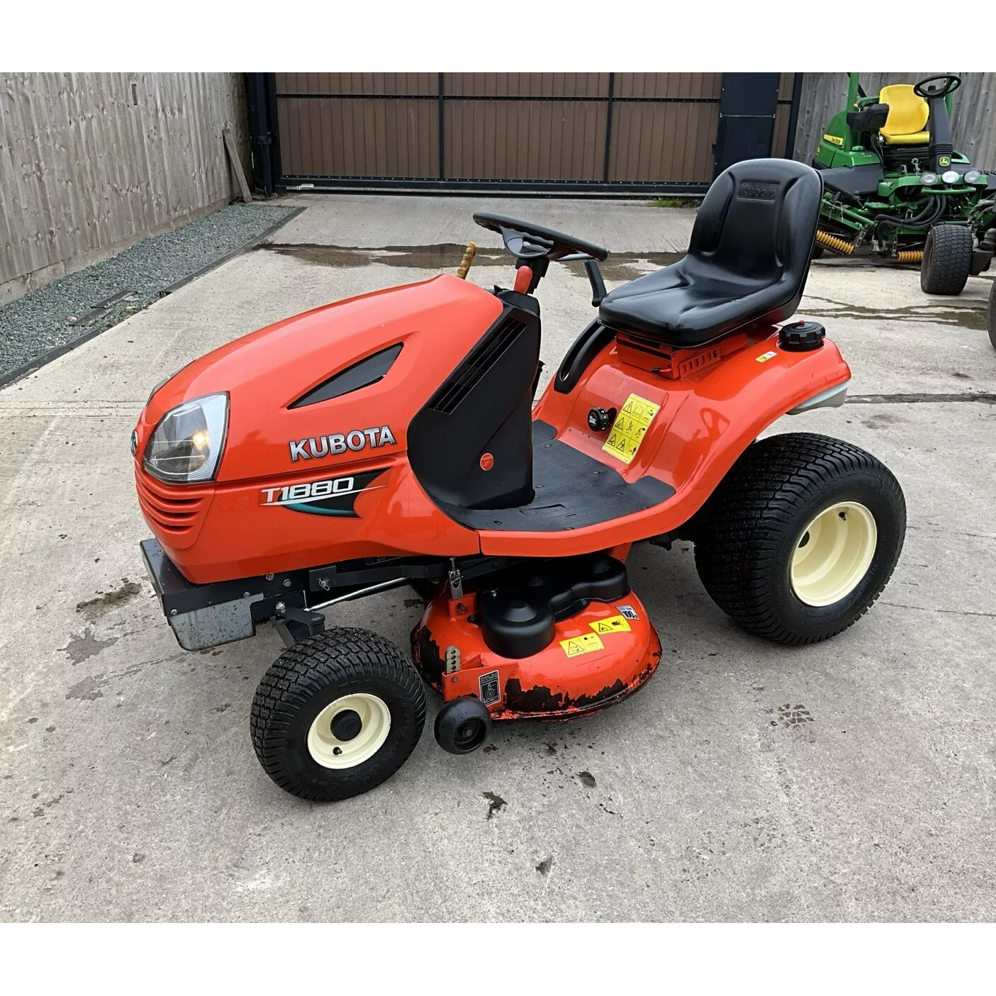 2011 KUBOTA T1880 PETROL MULCHING RIDE ON LAWN MOWER